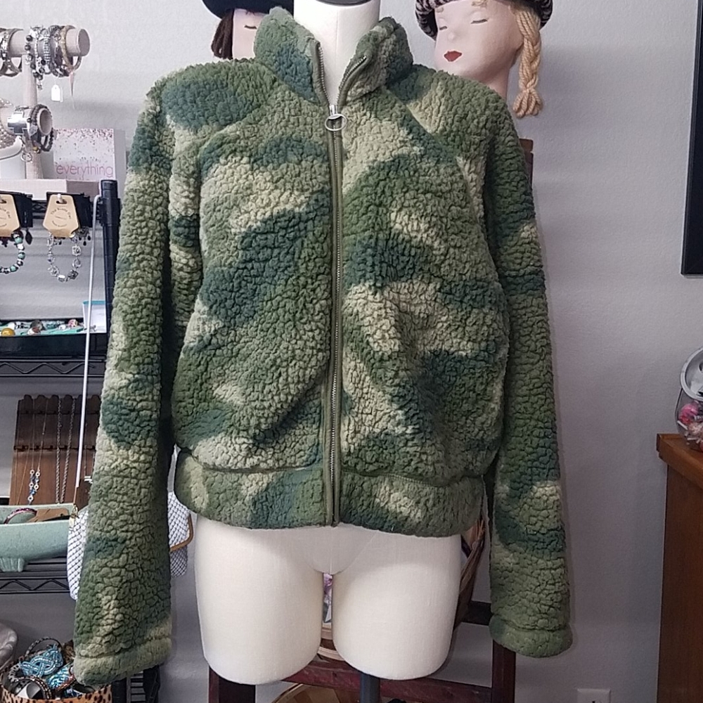 Hollister Sherpa Size Large